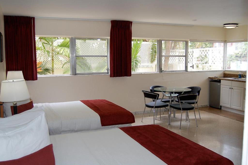 Alcazar Resort- Gay Mens Resort Форт Лодърдейл Стая снимка